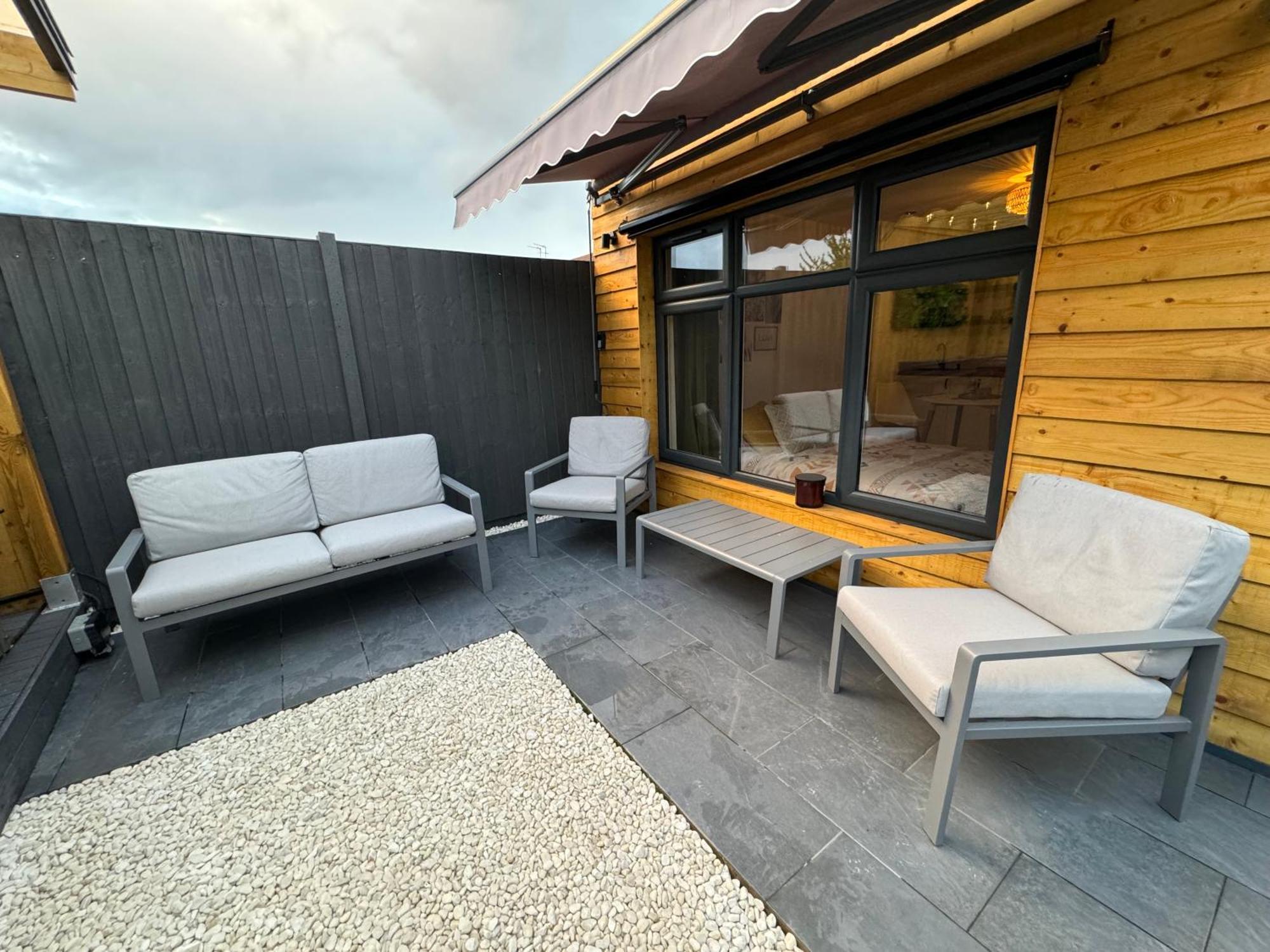 Wild & Free Hot Tub Retreat Apartman Dartford Kültér fotó