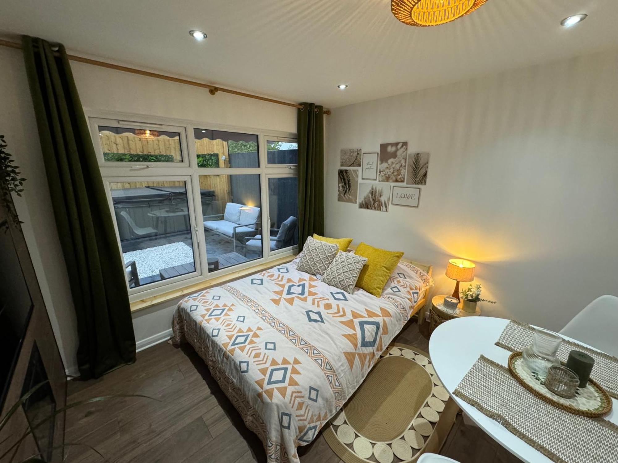 Wild & Free Hot Tub Retreat Apartman Dartford Kültér fotó