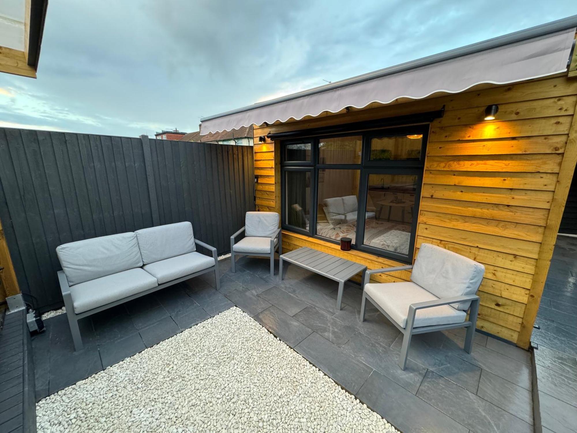 Wild & Free Hot Tub Retreat Apartman Dartford Kültér fotó